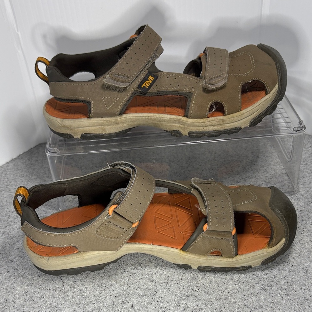 Teva Kids' Tan and Orange Sandals size‎ 4. Fc2